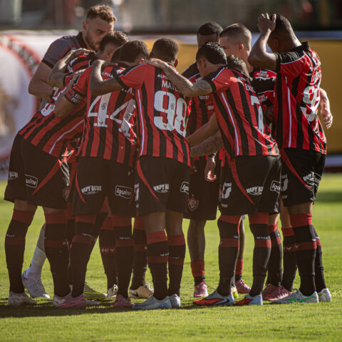 Imagem do artigo Entre adiamentos e incertezas, Vitória pode sumir do Brasileirão por semanas