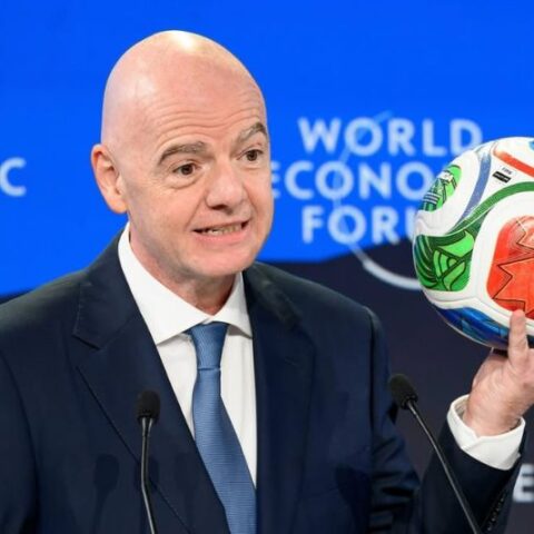 Imagem do artigo Presidente da FIFA avalia revogar suspensão da Rússia no futebol internacional