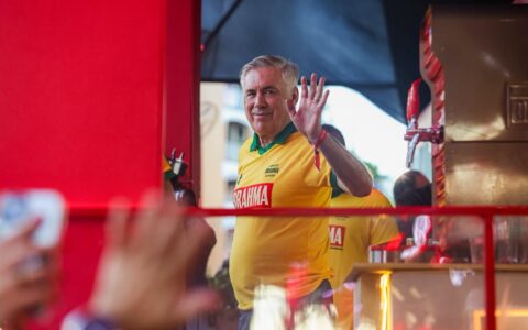 Imagem do artigo Ancelotti curte Carnaval de Salvador em camarote e recebe apoio de Bell Marques