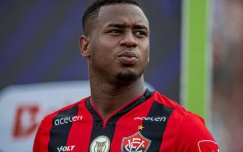 Imagem do artigo Alerta no Vitória: Lesão grave pode tirar Dudu do campo por até oito meses