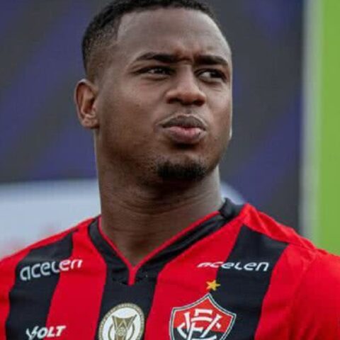Imagem do artigo Alerta no Vitória: Lesão grave pode tirar Dudu do campo por até oito meses