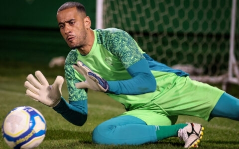 Imagem do artigo Substituto definido! Bahia reage rápido e acerta goleiro após lesão de Ronaldo