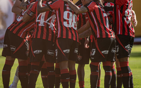 Imagem do artigo DESFALQUE DE PESO! Titular do Vitória vai a São Paulo e pode passar por cirurgia