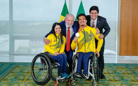 Imagem do artigo Lula recebe delegação paralímpica de inverno e celebra medalha inédita do Brasil em 2026