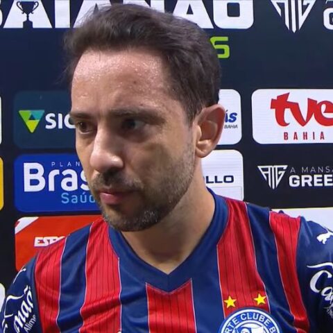 Imagem do artigo Everton Ribeiro critica arbitragem na final do Baiano: “Tem juiz que não gosta de futebol”