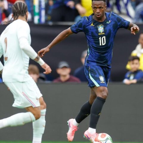 Imagem do artigo Alívio na Seleção! Vini Jr se recupera, volta aos treinos e deve ser titular contra a Croácia 