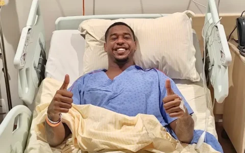 Imagem do artigo Temporada encerrada! Dudu passa por cirurgia e inicia recuperação fora do Vitória