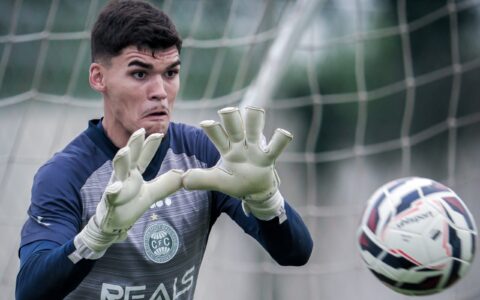 Imagem do artigo Goleiro alvo do Bahia sofre lesão grave e deve ficar meses fora