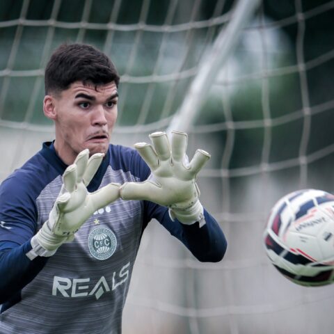 Imagem do artigo Goleiro alvo do Bahia sofre lesão grave e deve ficar meses fora