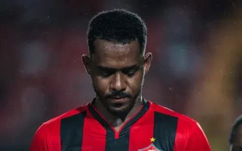 Imagem do artigo Vitória ganha nova dor de cabeça: Edu sofre lesão preocupante no Ba-Vi