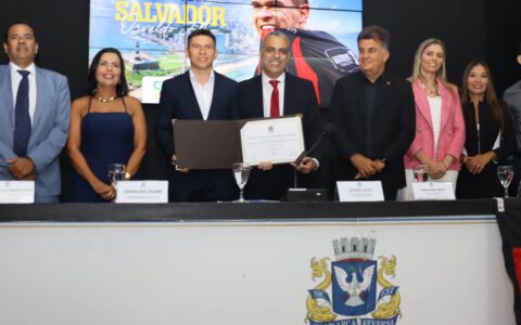 Imagem do artigo Osvaldo recebe título de cidadão de Salvador e se emociona com homenagem