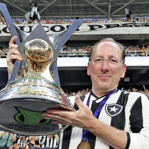 Imagem do artigo Botafogo à venda: SAF de John Textor é anunciada em jornal internacional