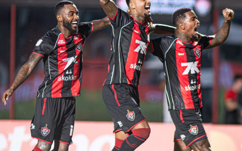 Imagem do artigo Vitória derruba o Flamengo e faz história no Barradão lotado