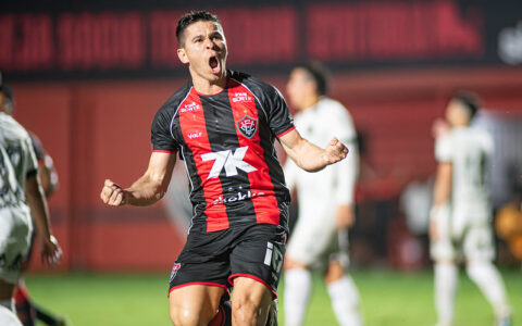 Imagem do artigo Imbatível! Vitória derruba o Internacional no Barradão, amplia invencibilidade e sobe na tabela