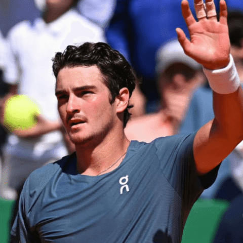 Imagem do artigo João Fonseca luta até o fim, mas cai na estreia do Masters 1000 de Roma