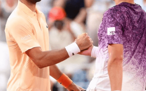Imagem do artigo Djokovic se rende a João Fonseca após derrota: “Vimos o porquê desse hype”