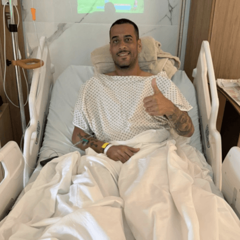 Imagem do artigo Operado com sucesso, Léo Vieira inicia recuperação após lesão no Bahia