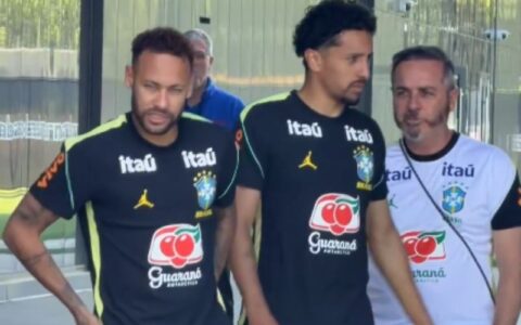 Imagem do artigo Neymar passa por corredor polonês em primeiro treino com bola junto à Seleção