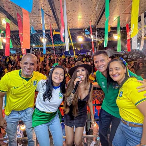 Imagem do artigo Esquenta Pedrão lota praça em Itinga e mistura São João com vitória do Brasil na Copa