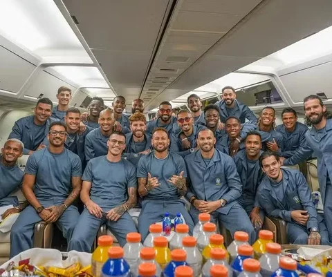 Imagem do artigo Seleção desembarca nos EUA com 10 toneladas de bagagem e até um ‘Samu ambulante’