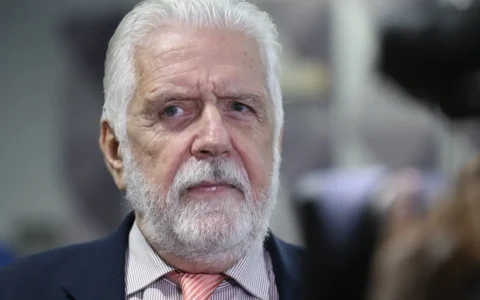 Imagem do artigo Jaques Wagner deixa liderança do governo após reunião com Lula; veja quem pode assumir o cargo