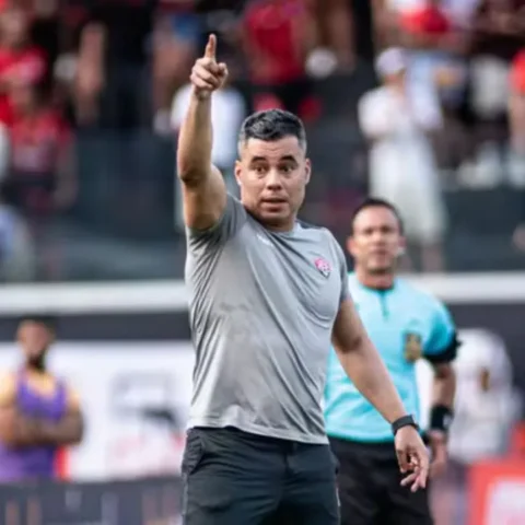 Imagem do artigo Vitória recusou amistoso contra time da Série A durante pausa, revela Jair Ventura