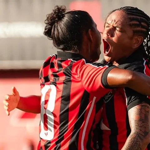 Imagem do artigo Vitória vence o Botafogo, deixa a lanterna e ganha fôlego na luta contra o rebaixamento
