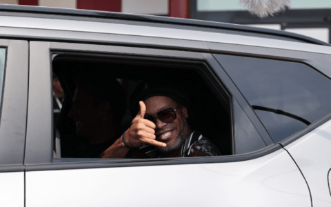 Imagem do artigo Aposentadoria interrompida: Ronaldinho volta a jogar futebol aos 46 anos
