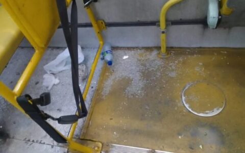 Imagem do artigo Três ônibus são alvo de vandalismo durante Ba-Vi em Salvador