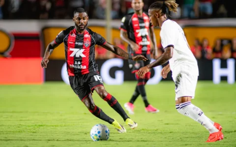 Imagem do artigo Técnico do Botafogo se revolta com decisão do VAR e chama lance contra o Vitória de “escândalo”