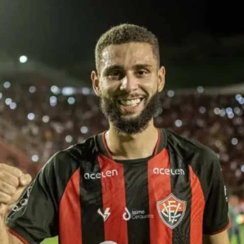 Imagem do artigo Vitória sofre transfer ban da Fifa por dívida envolvendo Wagner Leonardo